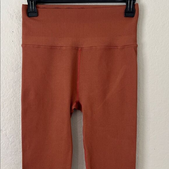 NWOT Spiritual Gangster Love Leggings in Clay/Rust  in Size XS/S - Picture 3 of 13